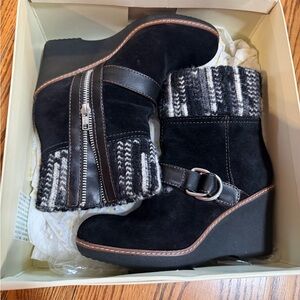 Naturalizer Black and Gray Wedge Boots